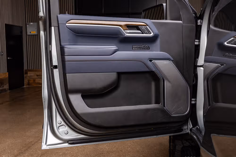2025 Chevrolet Silverado 1500 High Country Crew Cab Image 37
