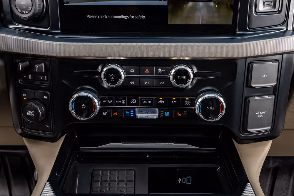 2026 Ford F-350 Super Duty Platinum Plus Crew Cab Image 27