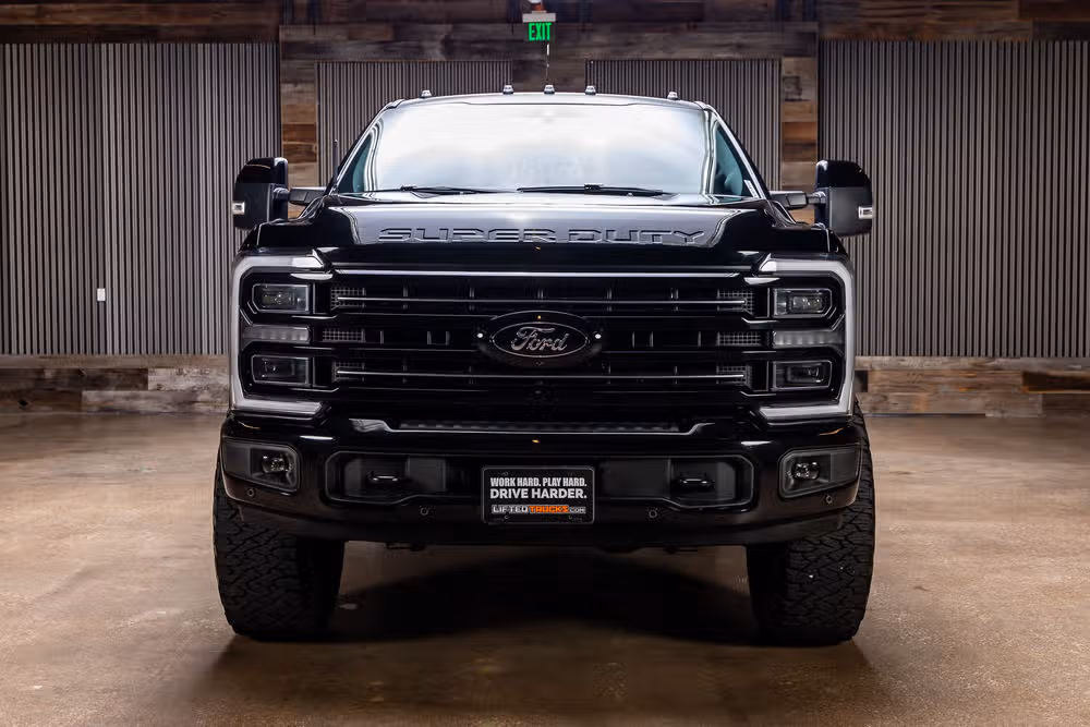 2025 Ford F-350 Super Duty Platinum Crew Cab Image 2
