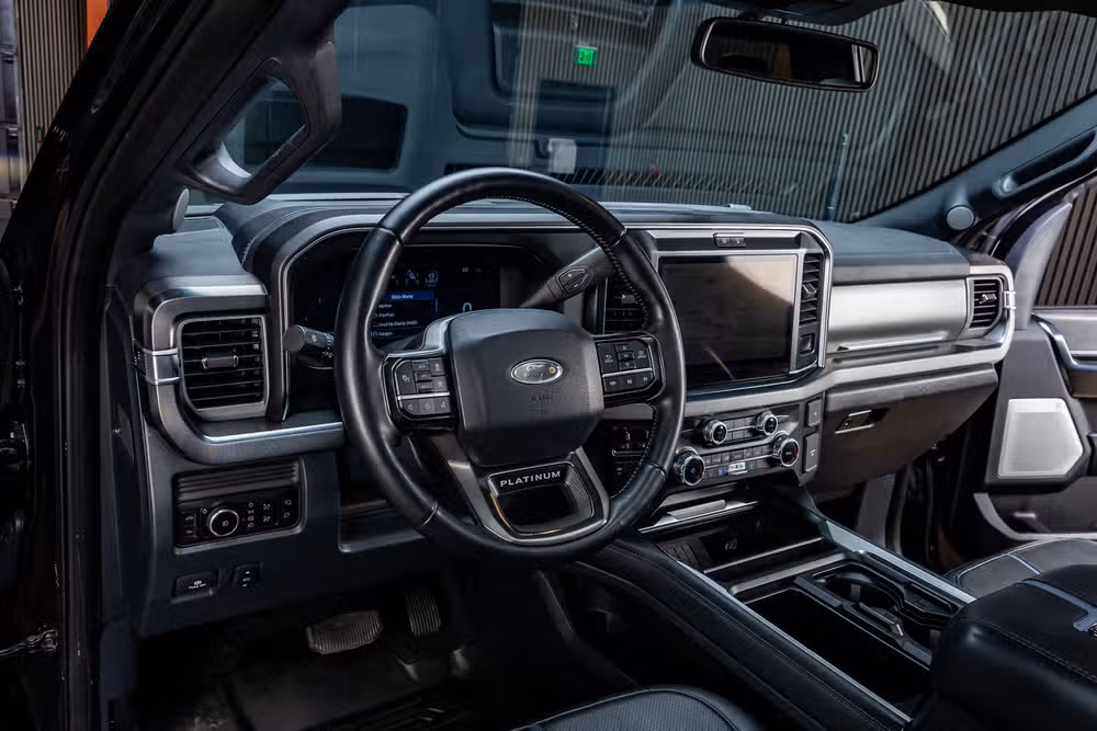 2025 Ford F-350 Super Duty Platinum Crew Cab Image 16