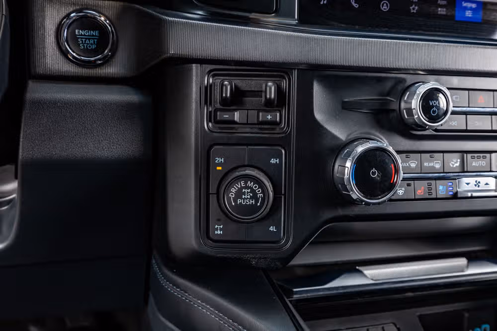 2025 Ford F-350 Super Duty Platinum Crew Cab Image 23