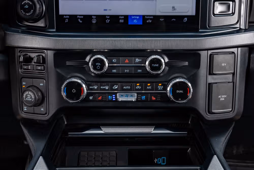 2025 Ford F-350 Super Duty Platinum Crew Cab Image 27