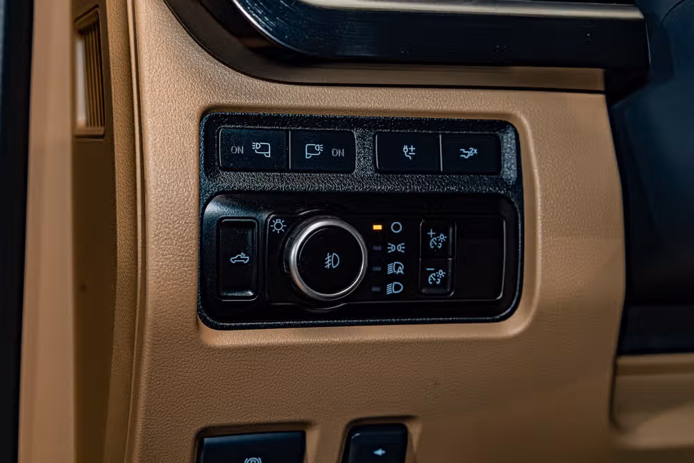 2023 Ford F-250 Super Duty Lariat Crew Cab Image 16