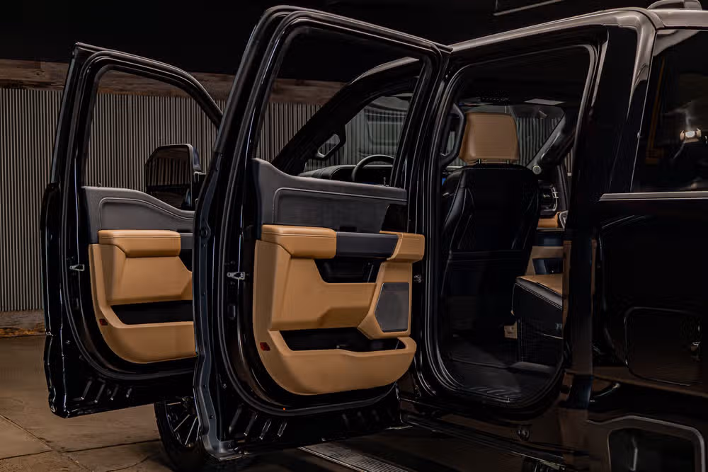 2023 Ford F-250 Super Duty Lariat Crew Cab Image 28