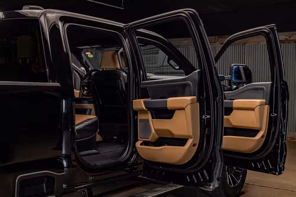 2023 Ford F-250 Super Duty Lariat Crew Cab Image 30