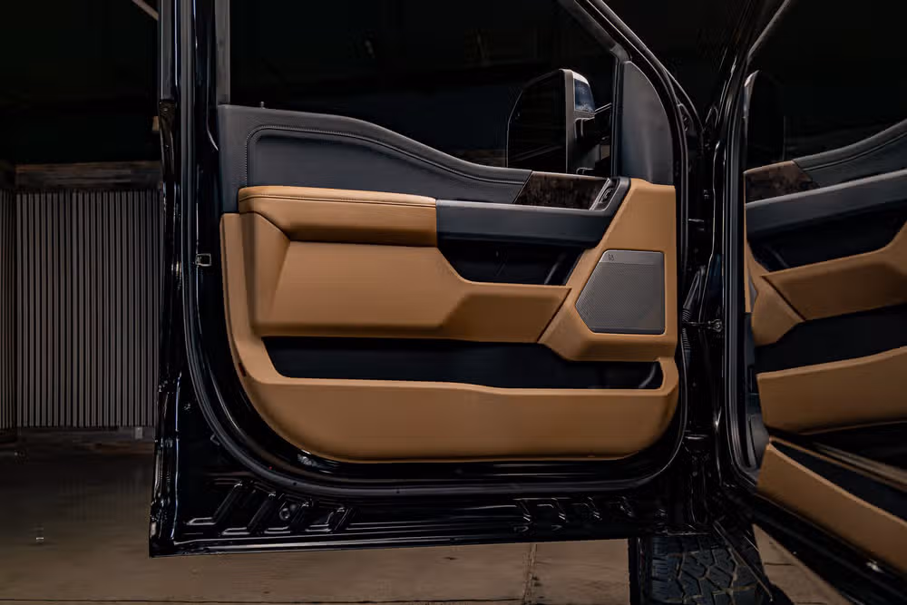 2023 Ford F-250 Super Duty Lariat Crew Cab Image 29