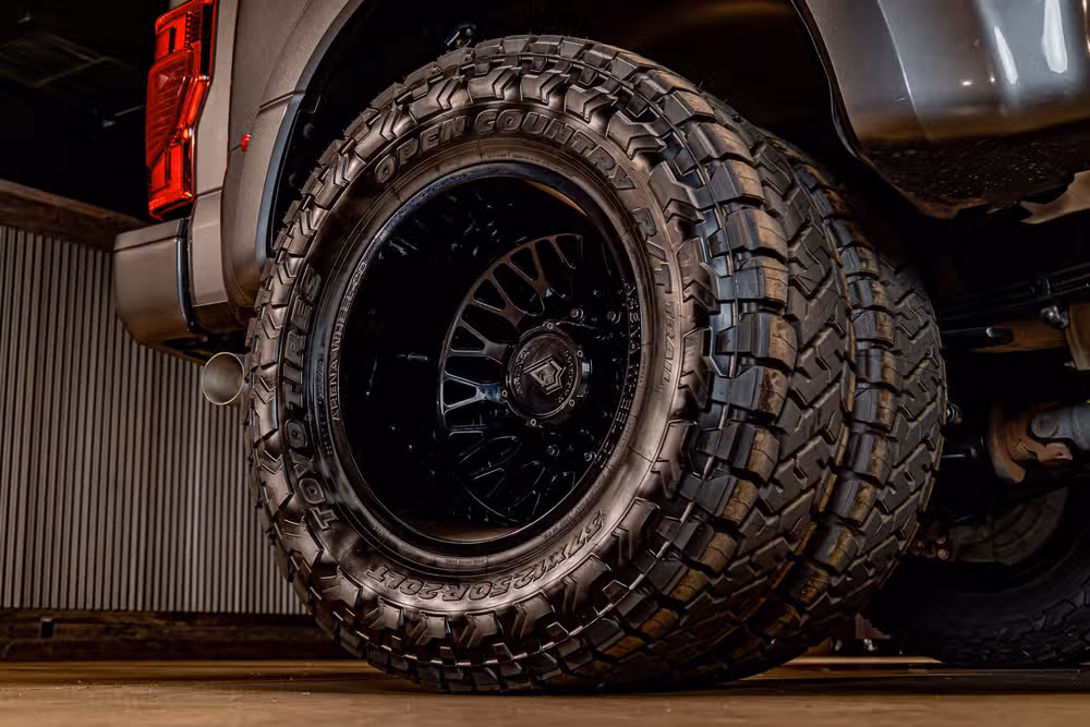 2022 Ford F-450 Super Duty Platinum Crew Cab Image 12
