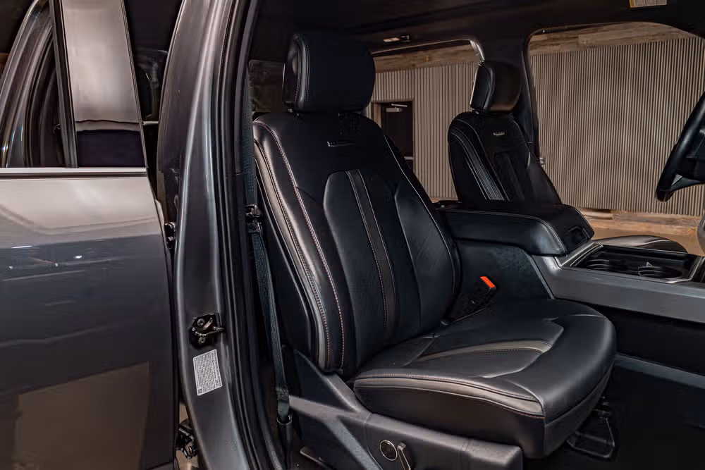 2022 Ford F-450 Super Duty Platinum Crew Cab Image 29