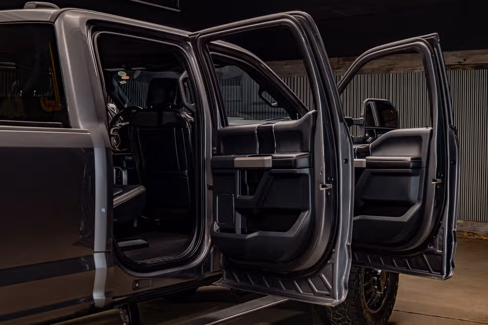 2022 Ford F-450 Super Duty Platinum Crew Cab Image 32