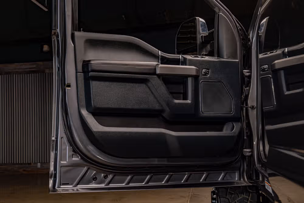 2022 Ford F-450 Super Duty Platinum Crew Cab Image 31