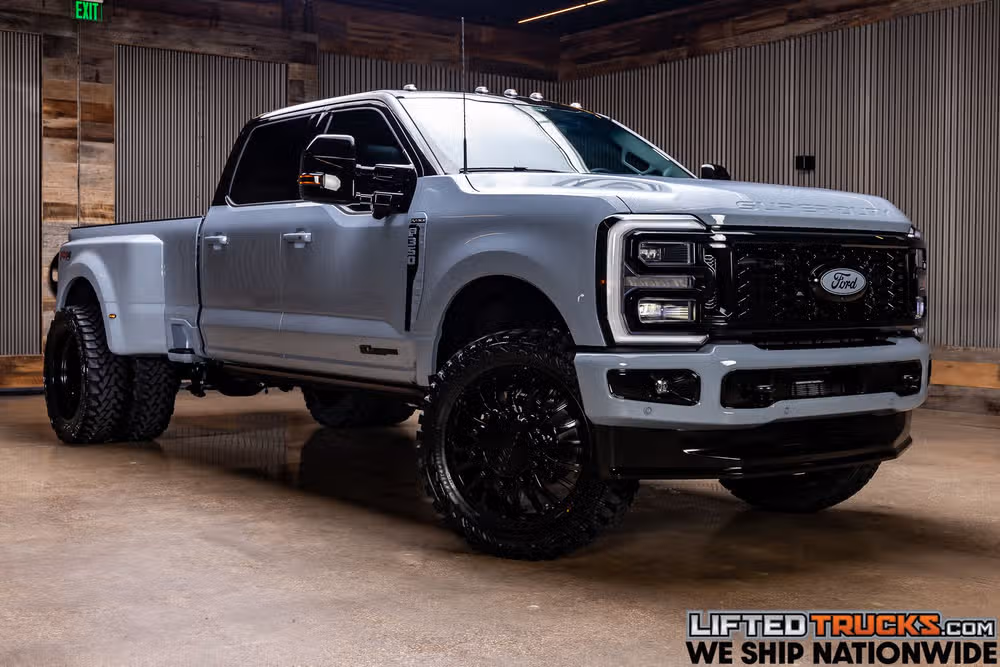 2026 Ford F-350 Super Duty Platinum Crew Cab Image 1