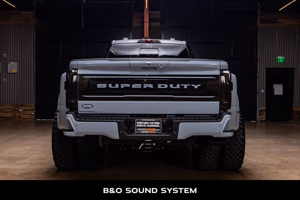 2026 Ford F-350 Super Duty Platinum Crew Cab Image 8