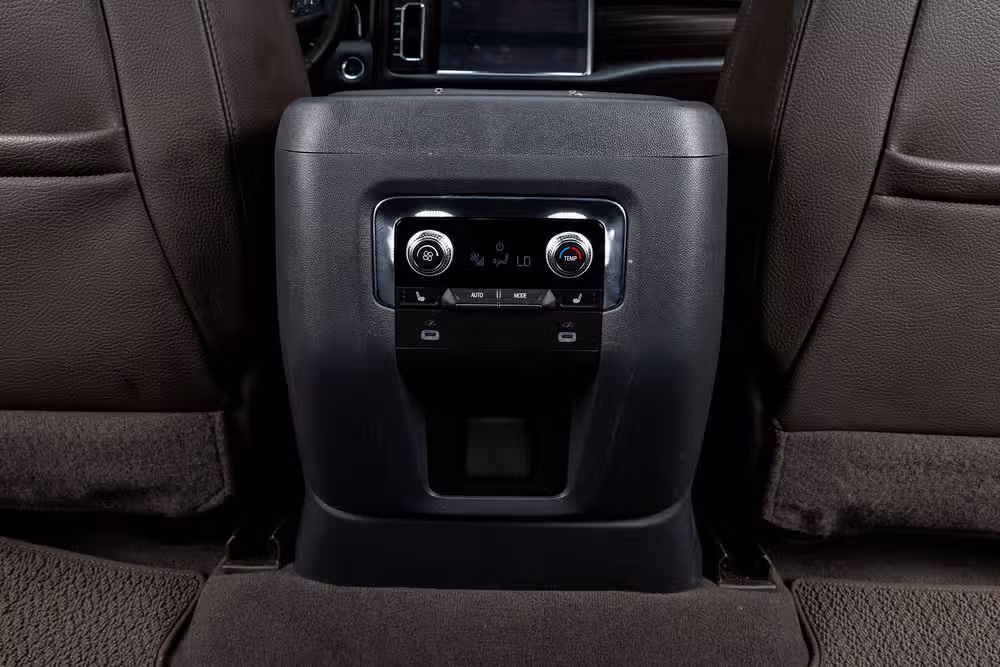 2024 GMC Yukon Denali Image 34