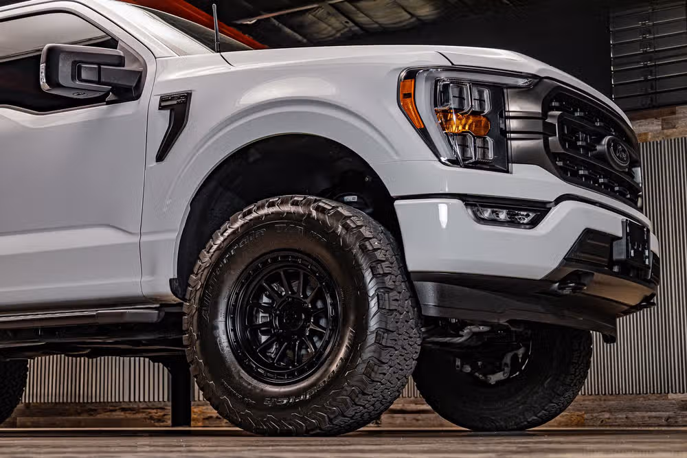 2023 Ford F-150 XLT SuperCrew Image 11