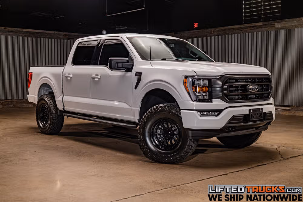 2023 Ford F-150 XLT SuperCrew Image 1