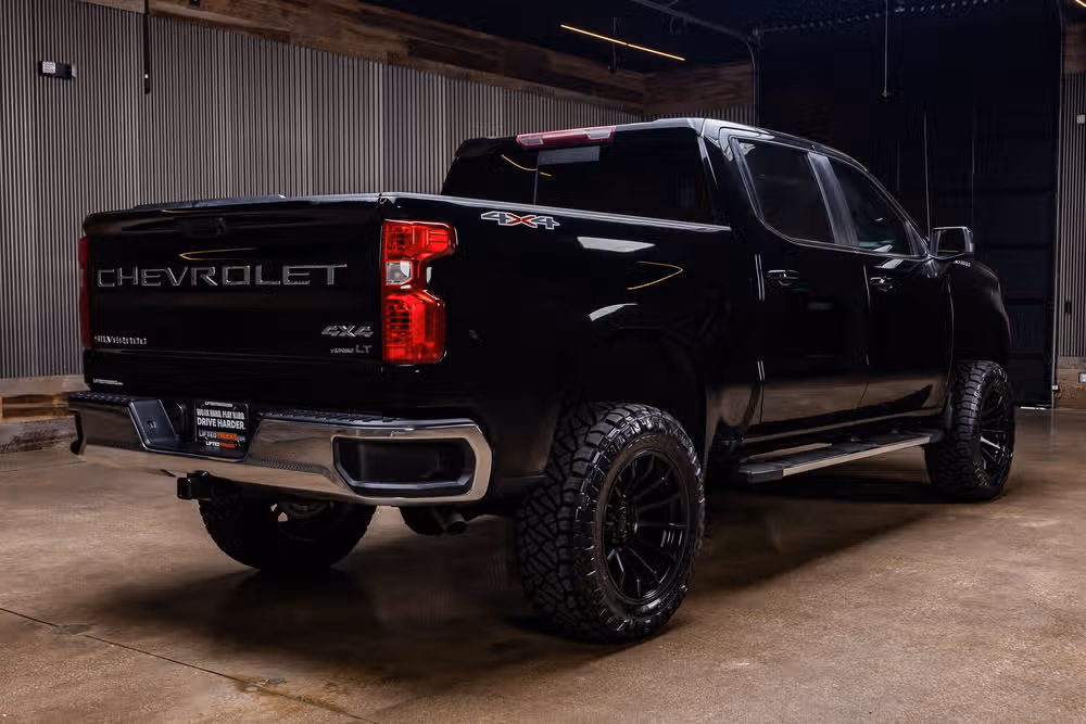 2023 Chevrolet Silverado 1500 LT Crew Cab Image 10