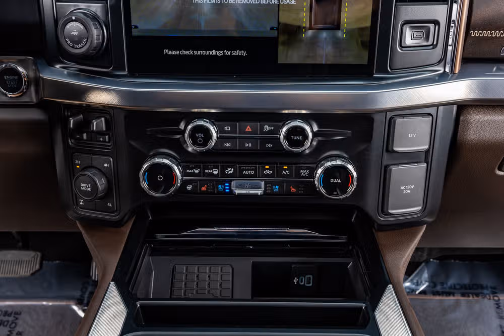 2026 Ford F-350 Super Duty King Ranch Crew Cab Image 27