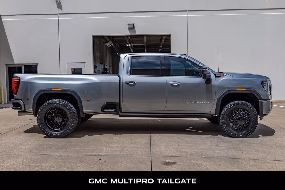 2025 GMC Sierra 3500HD Denali Reserve Crew Cab Image 11