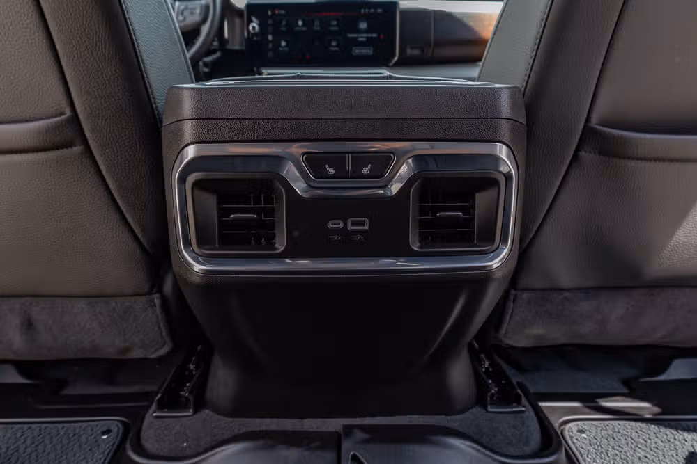 2025 GMC Sierra 3500HD Denali Reserve Crew Cab Image 34