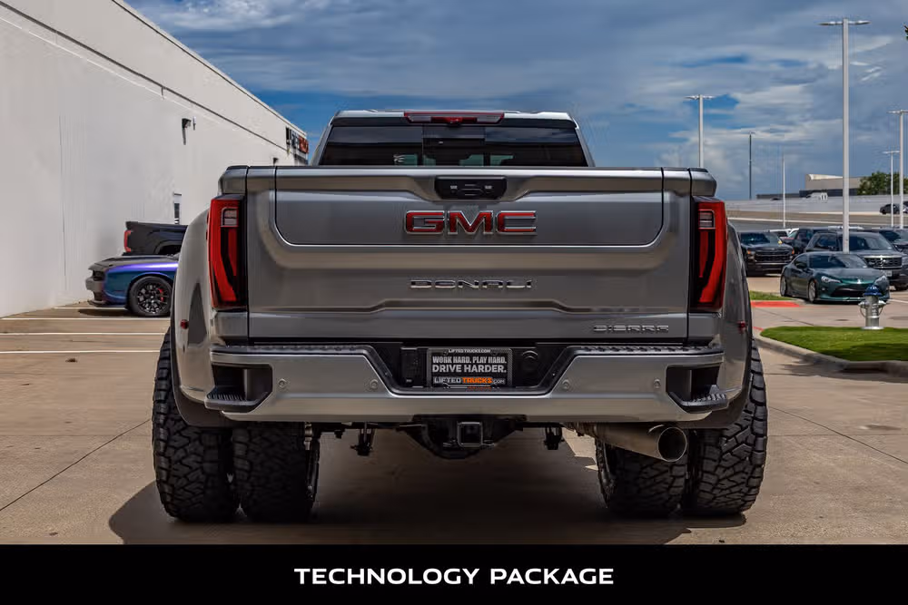 2025 GMC Sierra 3500HD Denali Reserve Crew Cab Image 8