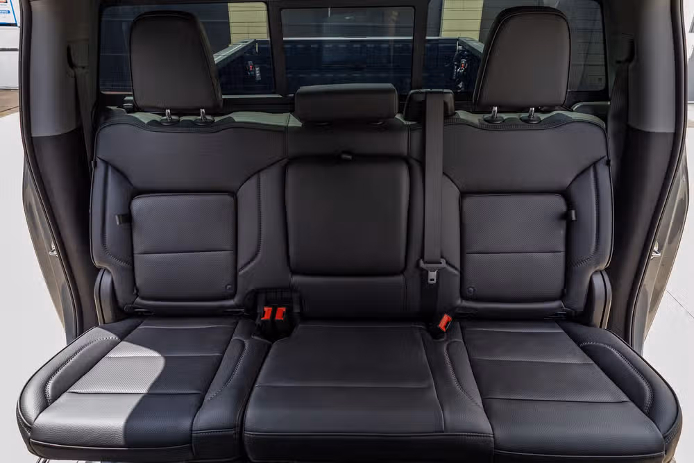 2025 GMC Sierra 3500HD Denali Reserve Crew Cab Image 36