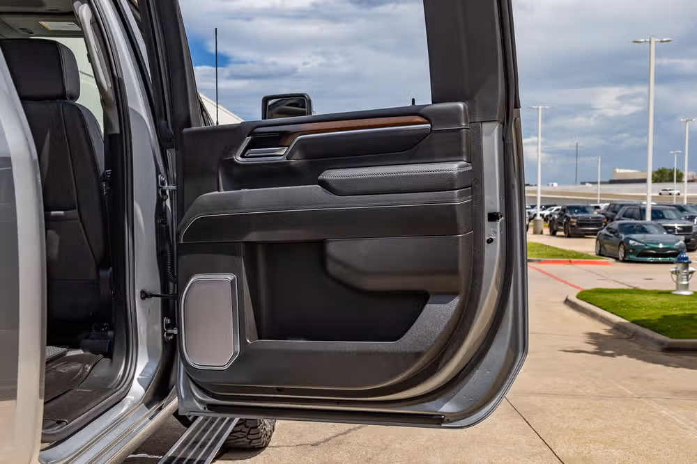 2025 GMC Sierra 3500HD Denali Reserve Crew Cab Image 40