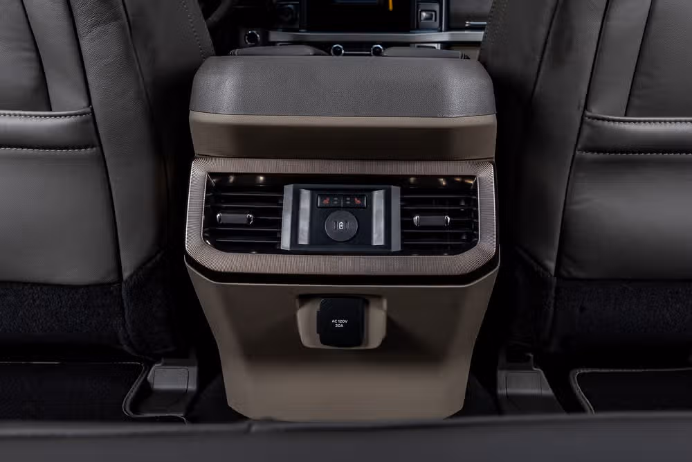 2026 Ford F-250 Super Duty Platinum Plus Crew Cab Image 35