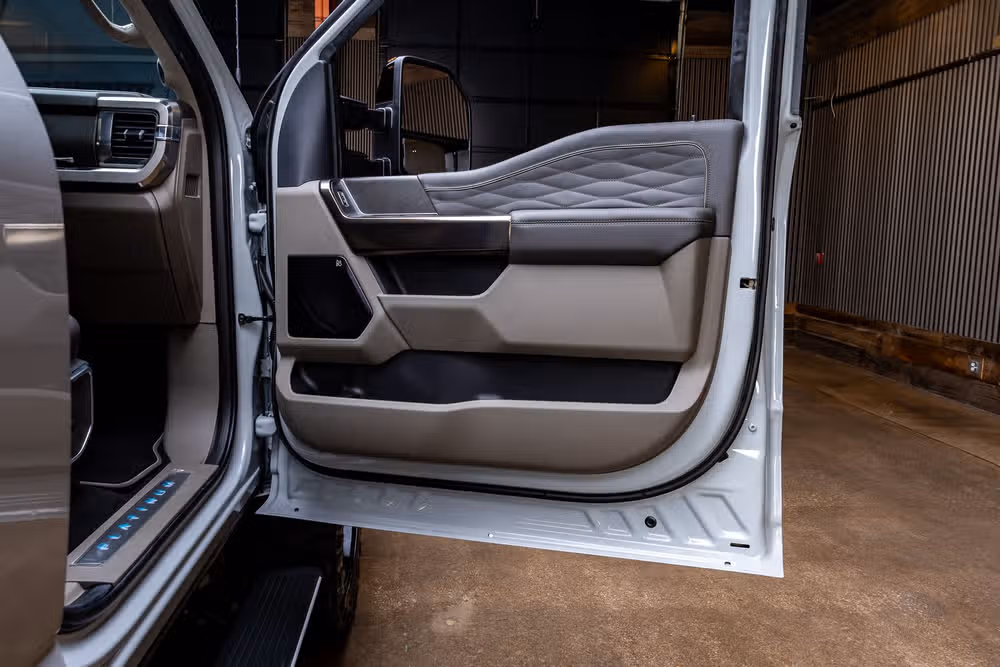 2026 Ford F-250 Super Duty Platinum Plus Crew Cab Image 39