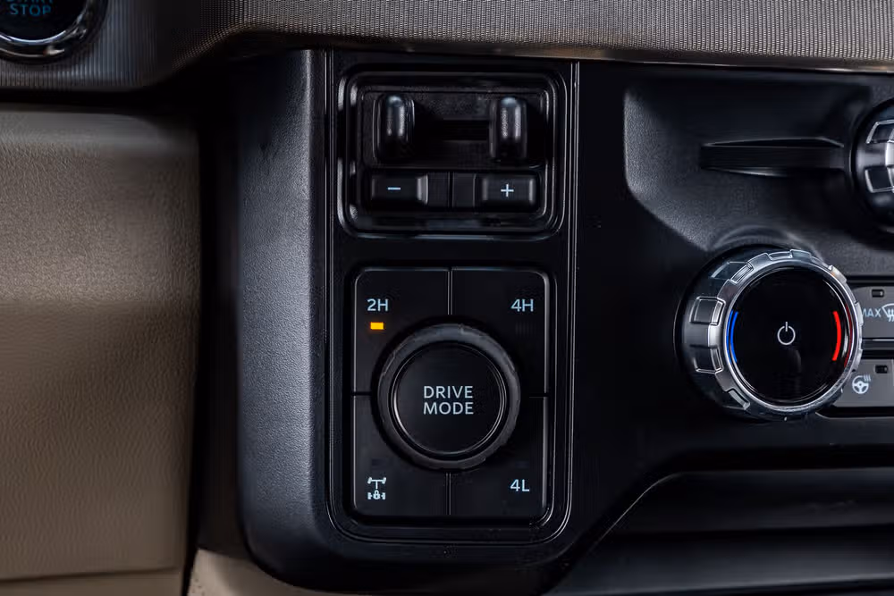 2026 Ford F-250 Super Duty Platinum Plus Crew Cab Image 24