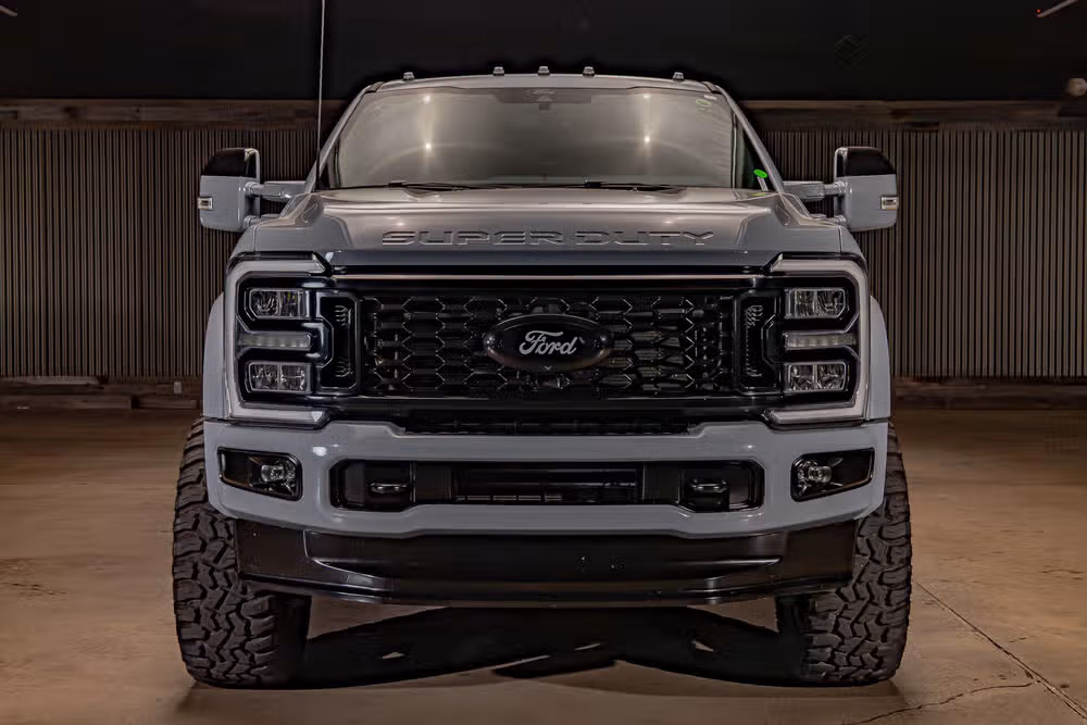 2025 Ford F-450 Super Duty Lariat Crew Cab Image 2