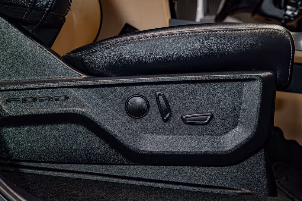 2025 Ford F-450 Super Duty Lariat Crew Cab Image 26