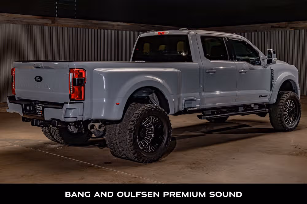 2025 Ford F-450 Super Duty Lariat Crew Cab Image 9