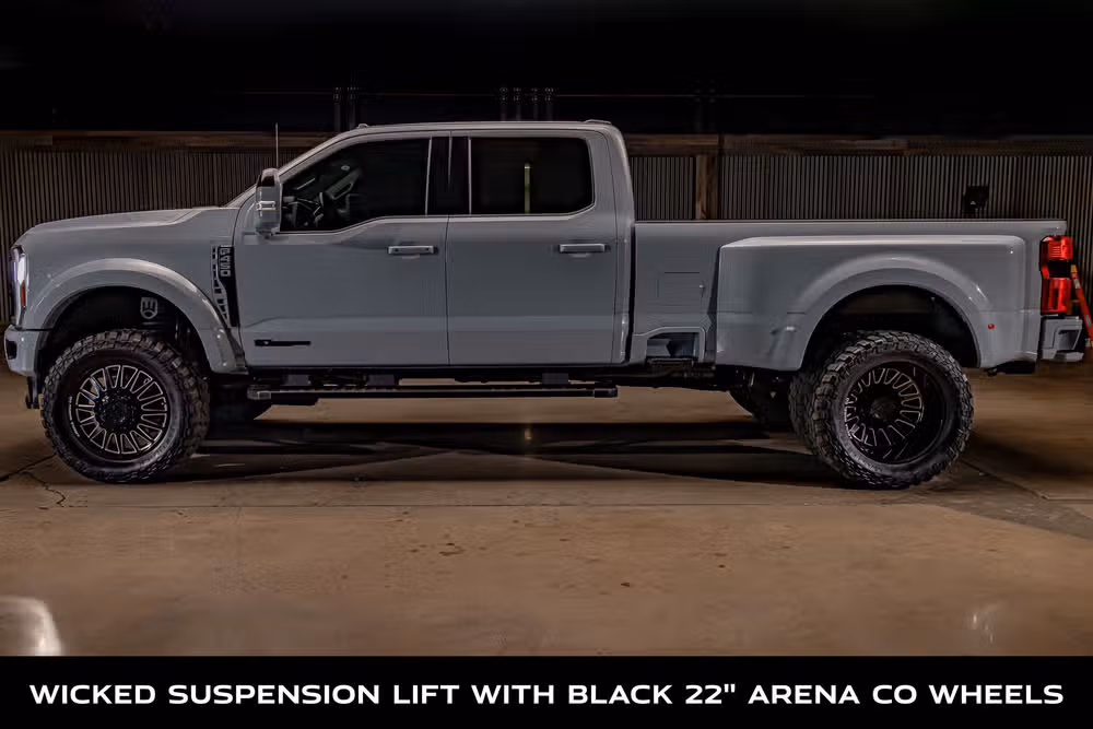 2025 Ford F-450 Super Duty Lariat Crew Cab Image 5