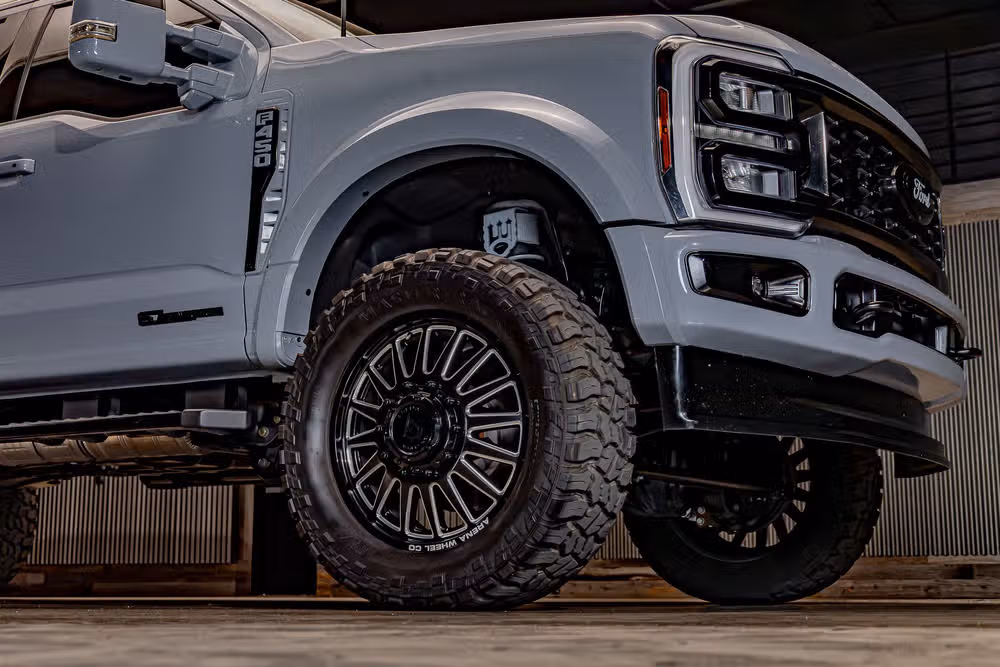2025 Ford F-450 Super Duty Lariat Crew Cab Image 12
