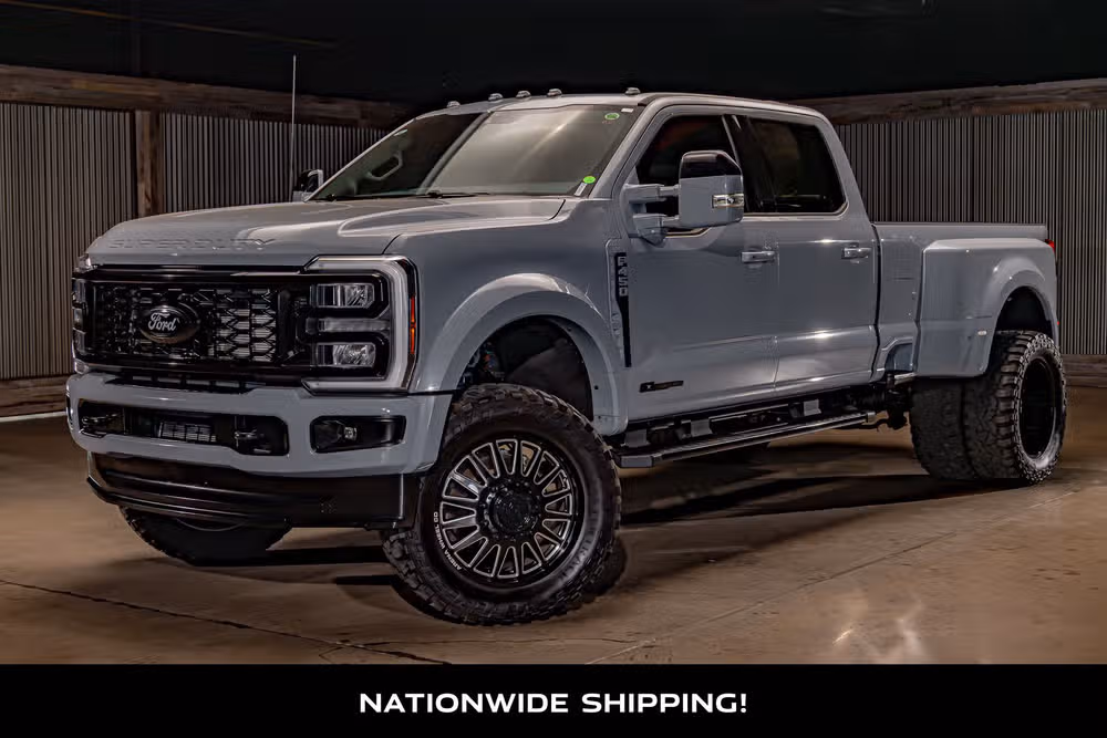 2025 Ford F-450 Super Duty Lariat Crew Cab Image 4