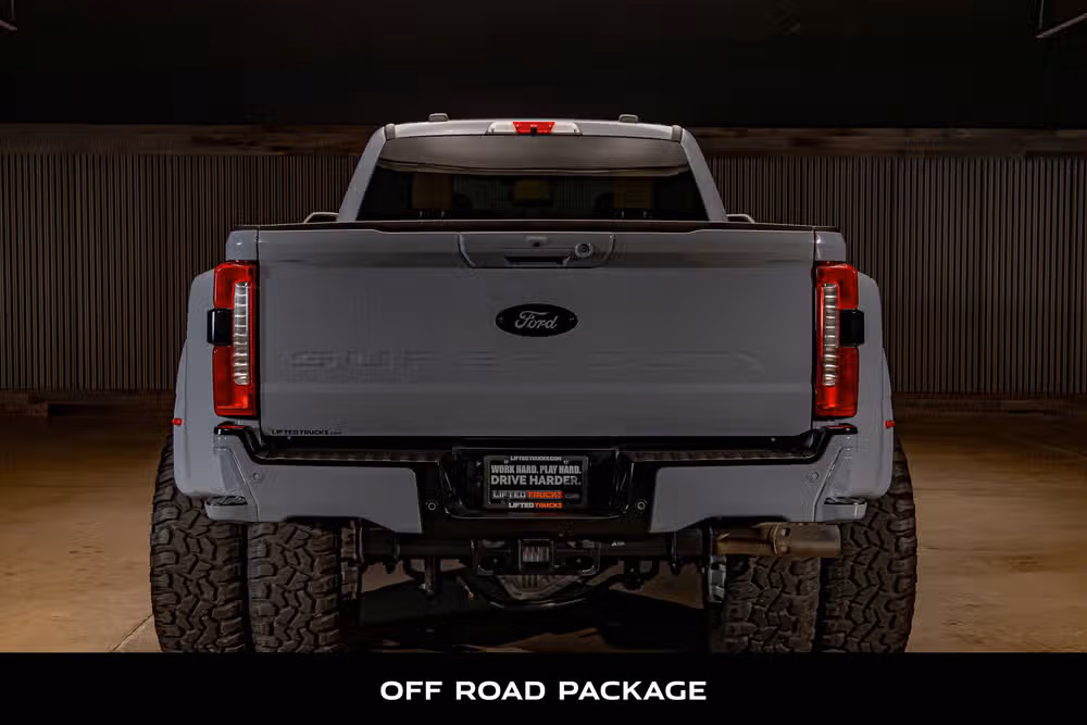 2025 Ford F-450 Super Duty Lariat Crew Cab Image 7