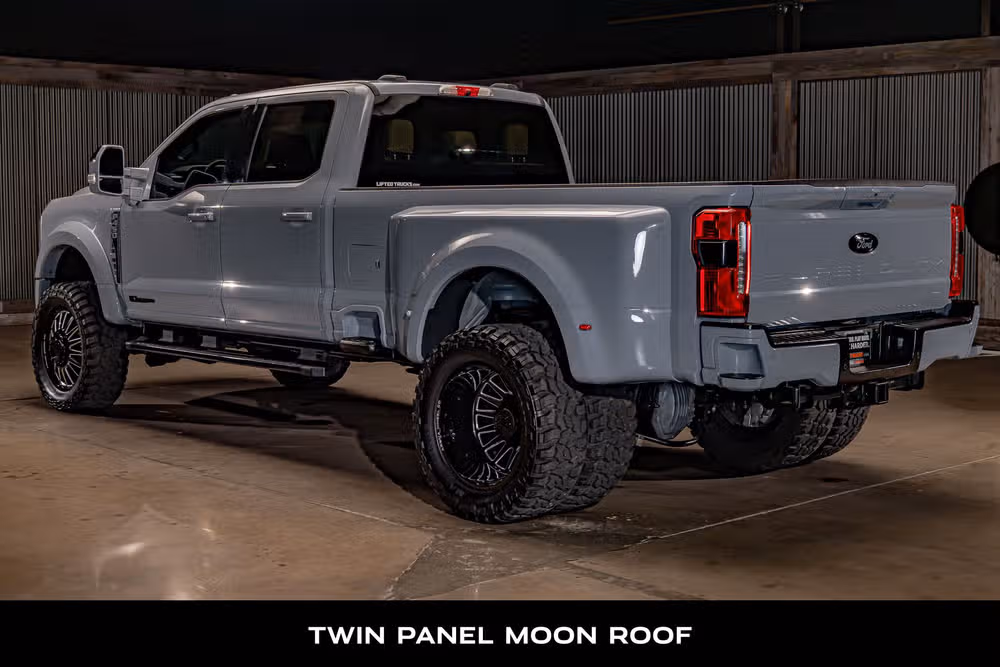 2025 Ford F-450 Super Duty Lariat Crew Cab Image 6