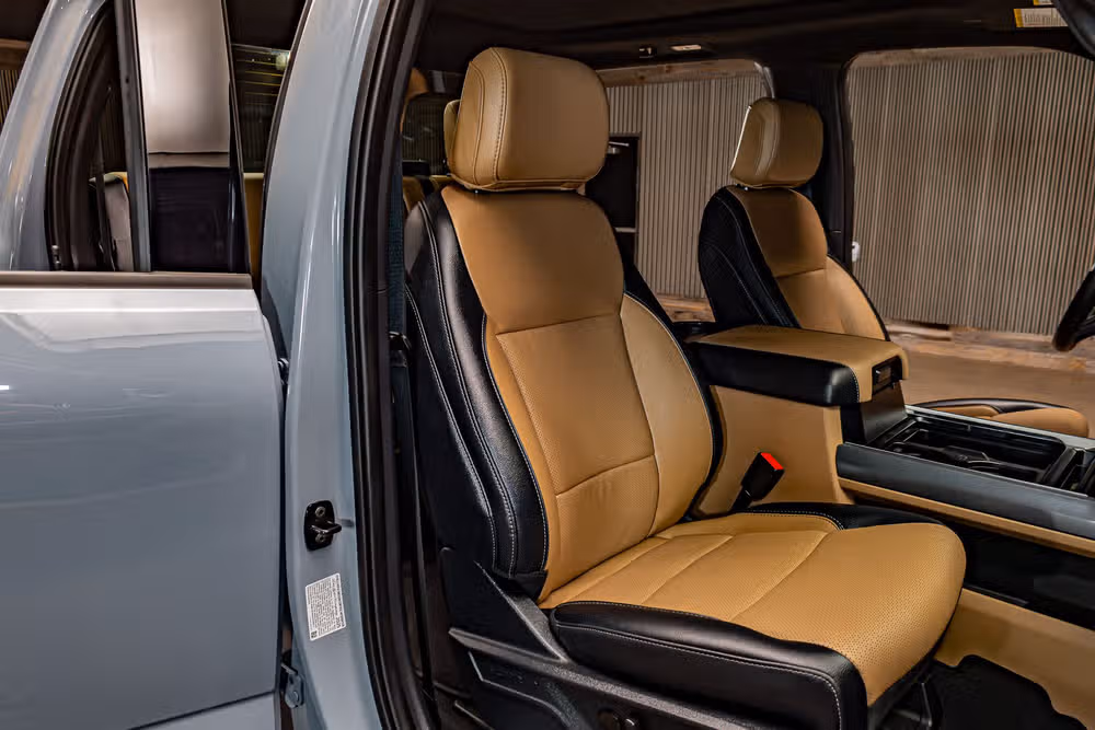 2025 Ford F-450 Super Duty Lariat Crew Cab Image 27