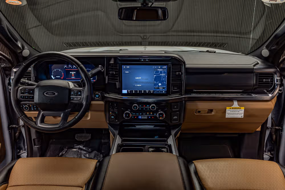 2025 Ford F-450 Super Duty Lariat Crew Cab Image 14