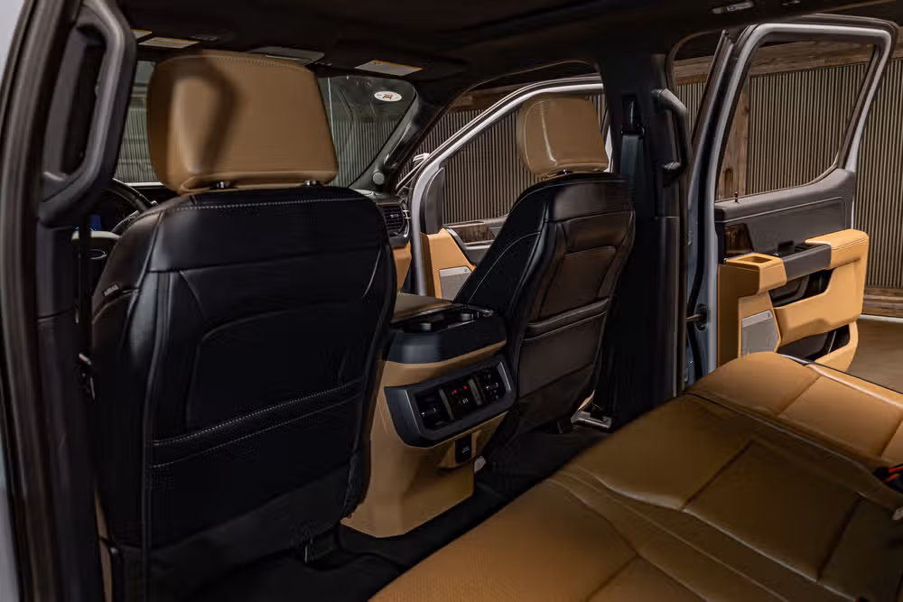 2025 Ford F-450 Super Duty Lariat Crew Cab Image 22