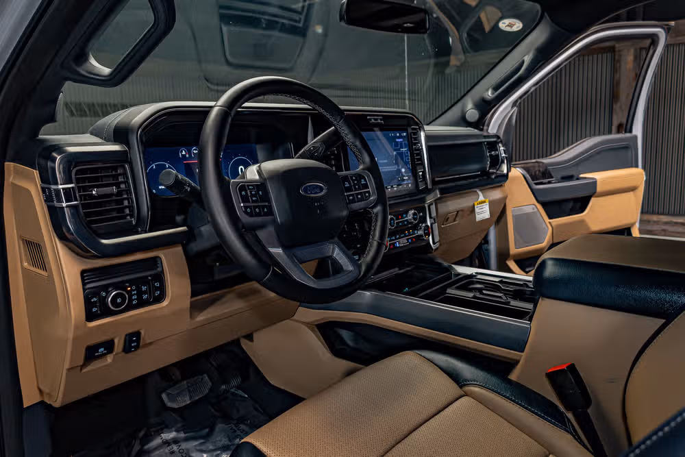 2025 Ford F-450 Super Duty Lariat Crew Cab Image 13