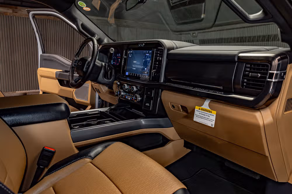 2025 Ford F-450 Super Duty Lariat Crew Cab Image 16