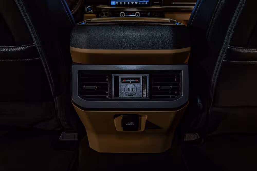 2025 Ford F-450 Super Duty Lariat Crew Cab Image 23