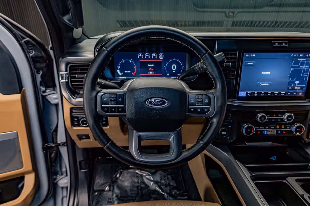 2025 Ford F-450 Super Duty Lariat Crew Cab Image 15
