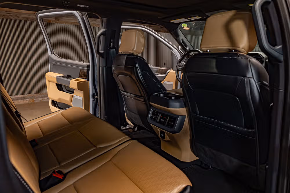 2025 Ford F-450 Super Duty Lariat Crew Cab Image 25