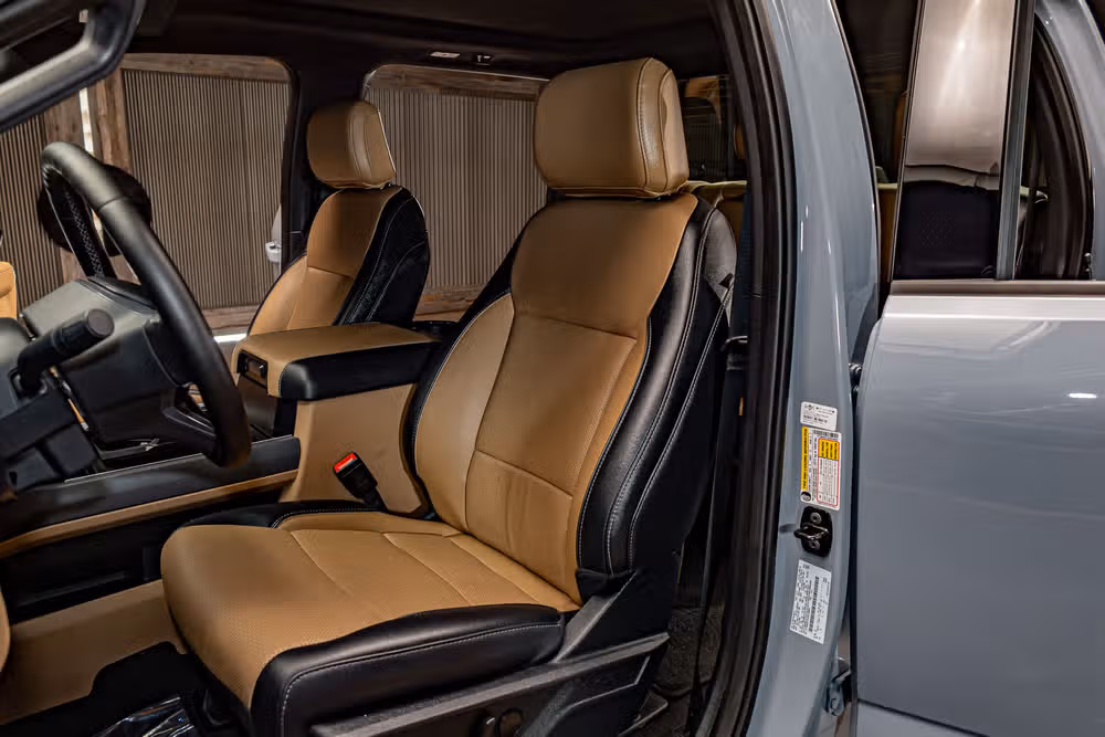 2025 Ford F-450 Super Duty Lariat Crew Cab Image 20