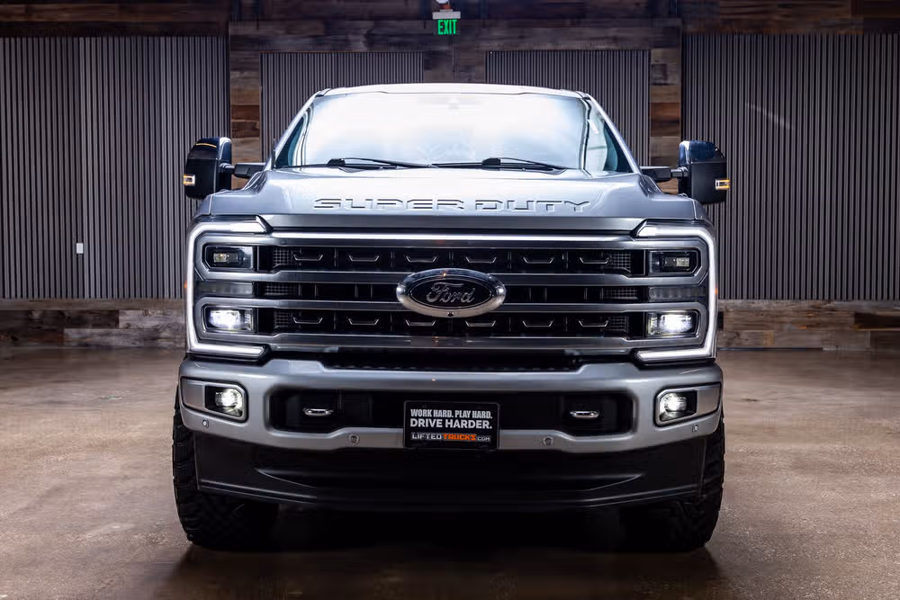 2024 Ford F-250 Super Duty Platinum Crew Cab Image 2