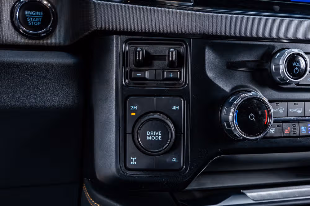 2024 Ford F-250 Super Duty Platinum Crew Cab Image 23