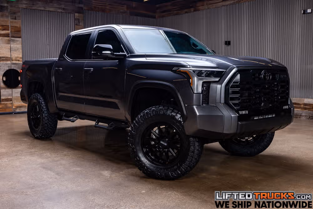2025 Toyota Tundra Limited CrewMax Image 1