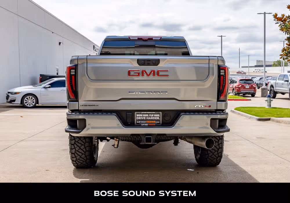 2025 GMC Sierra 2500HD AT4 Crew Cab Image 8